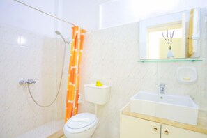 Shower, hair dryer, towels - Angela Studio in Kassiopi (Kassiopi)