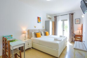 1 bedroom, desk, iron/ironing board, travel cot - Angela Studio in Kassiopi (Kassiopi)