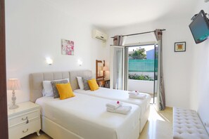 2 bedrooms, desk, iron/ironing board, travel cot - Angela Apartment in Kassiopi (Kassiopi)