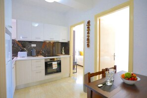 Fridge, microwave, oven, stovetop - Angela Apartment in Kassiopi (Kassiopi)