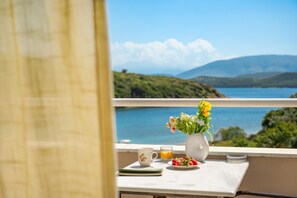 Outdoor dining - Anna Apartment Agios Stephanos (Agios Stefanos)