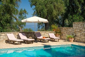 Pool - Villa Lenio Paxos in Anemogiannatika (Anemogiannatika)