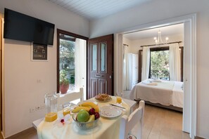 Dining - Aglaia Studio in Longos (Longos)