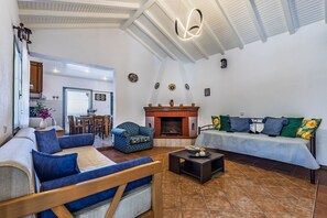 Fernseher, Kamin, Arbeitsbereiche