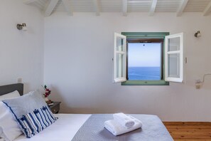 2 bedrooms, desk, iron/ironing board, free WiFi - Nerissa Cottage - Skopelos Glossa (Glossa)