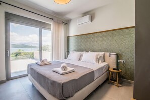 2 bedrooms, iron/ironing board, travel cot, free WiFi - Two-Bedroom Apartment Sea View (Nikiana)