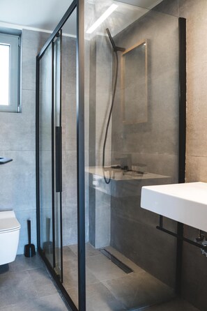 Shower, hair dryer, towels - Mountain View Suite with  Mega Balcony (Nikiana)