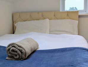 Iron/ironing board, internet, bed sheets