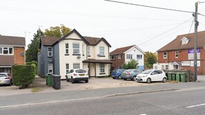 Exterior - Elegant 2BR Apt in a choice location at Eastleigh Ideal for contractors &familly (Chandler's Ford)