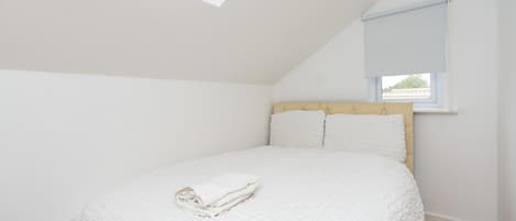 2 bedrooms, iron/ironing board, Internet, bed sheets