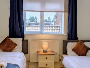 2 bedrooms, iron/ironing board, Internet, bed sheets - Elegant 2BR Apt in a choice location at Eastleigh Ideal for contractors &familly (Chandler's Ford)