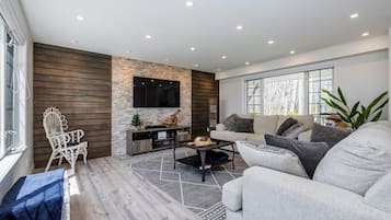 Cottage, Lake View | Living area