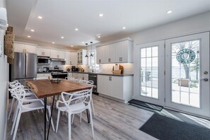 Cottage, Lake View | Private kitchen - Lakeside Escape in Ramara (Orillia)