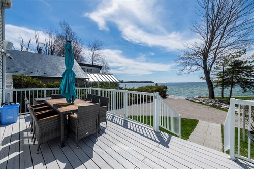 Lakeside Escape in Ramara