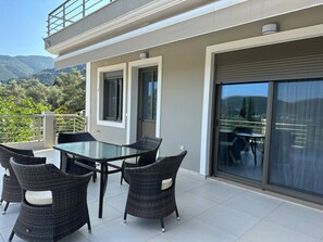 Outdoor dining - Suite 1 - Elpida Luxury Suites (Nydri)