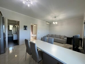 TV - Suite 2 - Elpida Luxury Suites (Nydri)