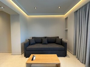 TV - Suite 4 - Elpida Luxury Suites (Nydri)