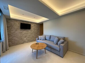 TV - Suite 5 - Elpida Luxury Suites (Nydri)