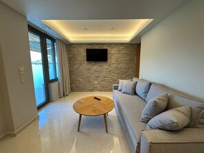 TV - Suite 5 - Elpida Luxury Suites (Nydri)