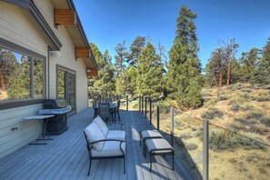 Outdoor dining - Luxury Estate: Pool, Spa, Lake Views & Game Room (Fawnskin)