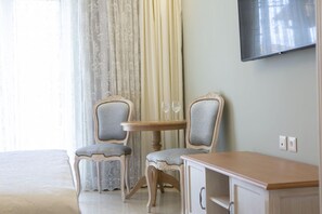 1 habitación, tabla de planchar con plancha, wifi gratis y ropa de cama 
