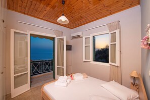 4 bedrooms, iron/ironing board, free WiFi, bed sheets - Caza Levantiera 4 bedroom villa (Kalamitsi)