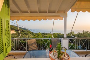 Outdoor dining - Caza Levantiera 4 bedroom villa (Kalamitsi)