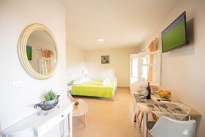 1 bedroom, iron/ironing board, free WiFi, bed sheets - Caza Levantiera Studio (Kalamitsi)