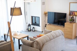 TV, caminetto