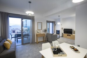 TV - Aloft Luxury - Villa Argia with sea view (Apolpena)