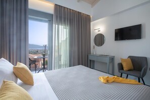 2 bedrooms, iron/ironing board, travel cot, free WiFi - Aloft Luxury - Villa Argia with sea view (Apolpena)