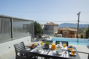Outdoor dining - Aloft Luxury - Villa Argia with sea view (Apolpena)