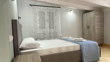 1 bedroom, iron/ironing board, WiFi (free), bed sheets