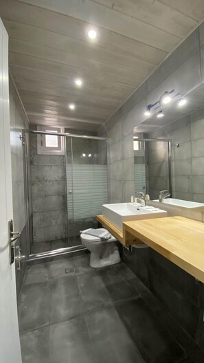 Shower, hair dryer, towels - Eris Loft - 1 Bedroom Apartment (Frini)