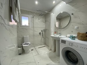 Shower, hair dryer, towels - Deep Blue - Lefkada Blue (Lefkada)