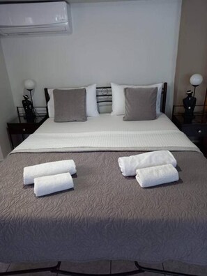 1 bedroom, iron/ironing board, travel cot, free WiFi - Dolce Vita - In the heart of Lefkada - Lefkada BnB (Lefkada)