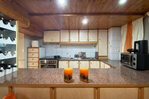 Fridge, microwave, oven, stovetop - Dolce Vita - In the heart of Lefkada - Lefkada BnB (Lefkada)
