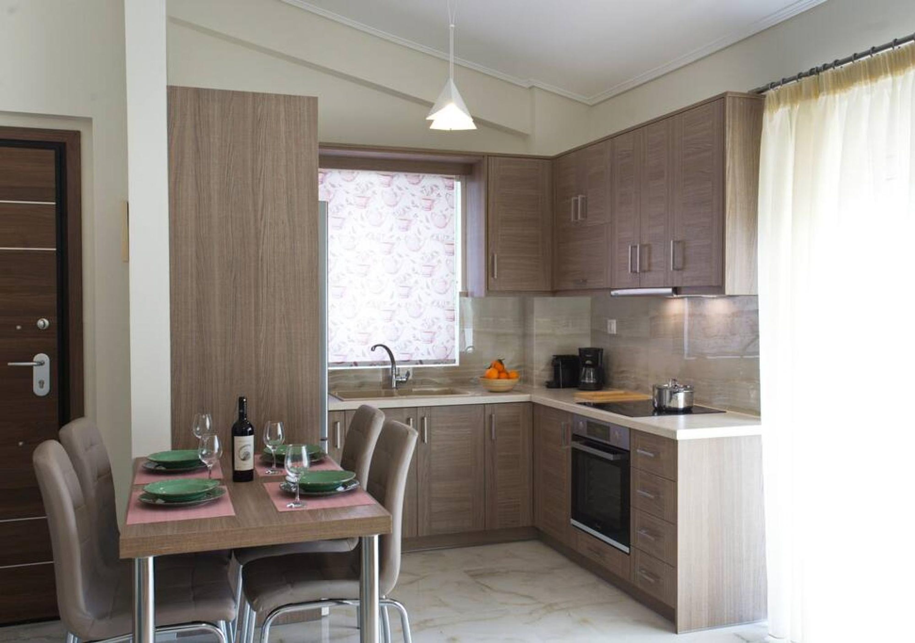 Coffee/tea maker, fridge, microwave, oven