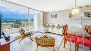 Unclassified image, 2 of 17, button - Laguna Beach con vista a Laguna (Algarrobo)