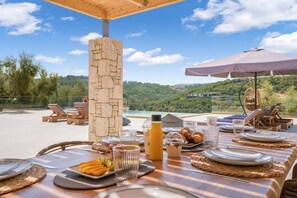 Outdoor dining - Villa Chriselia - 3 Bedrooms With Sea Access (Lefkada)