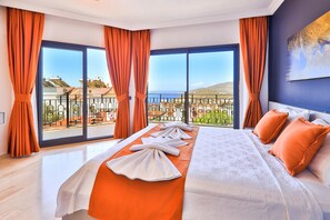 3 bedrooms, iron/ironing board, travel crib, bed sheets - Villa Celik in Kalkan (Kalkan)
