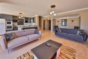 TV, books - Villa Celik in Kalkan (Kalkan)