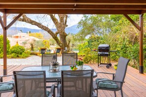 Outdoor dining - Villa Spyrelia in Dassia (Dassia)