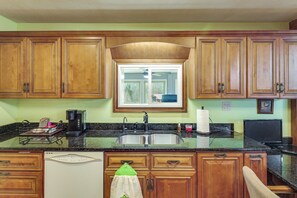 冷蔵庫、電子レンジ、コンロ、食器洗い機