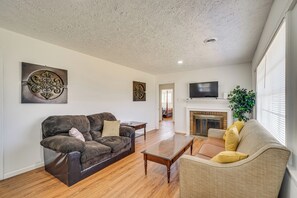 Unclassified image, 2 of 27, button - Near Hospitals & UT Campus: Pet-Friendly Home! (Knoxville)