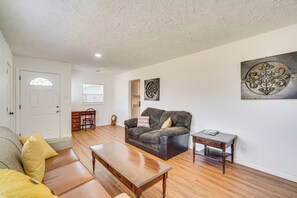 Unclassified image, 3 of 27, button - Near Hospitals & UT Campus: Pet-Friendly Home! (Knoxville)