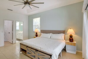 3 bedrooms, internet, bed sheets - Sun & Sand in Palm Coast! Home w/ Private Pool (Palm Coast)