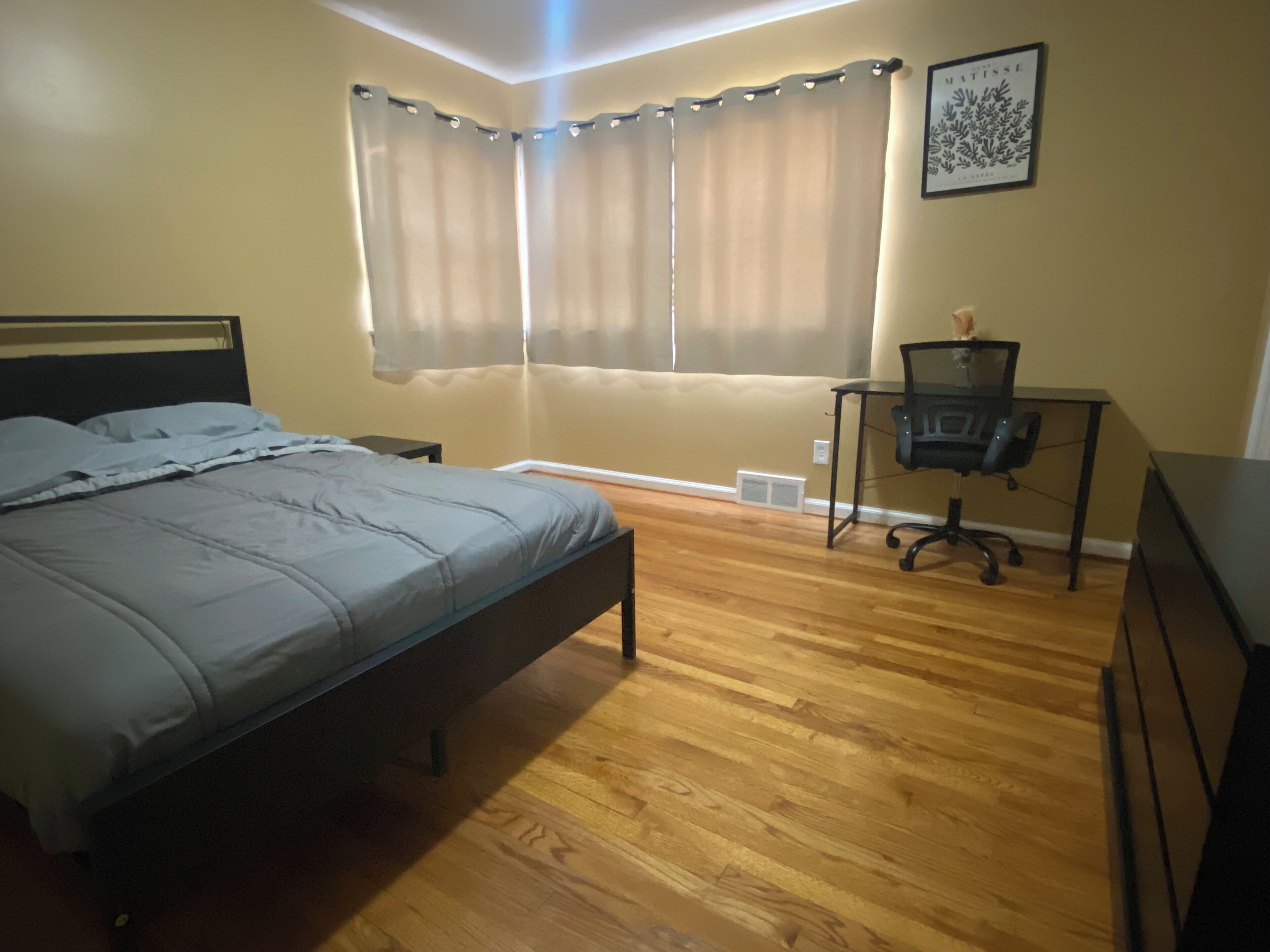 Desk, iron/ironing board, free WiFi, bed sheets