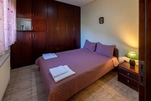 1 bedroom, free WiFi, bed sheets