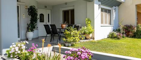 屋外ダイニングエリア